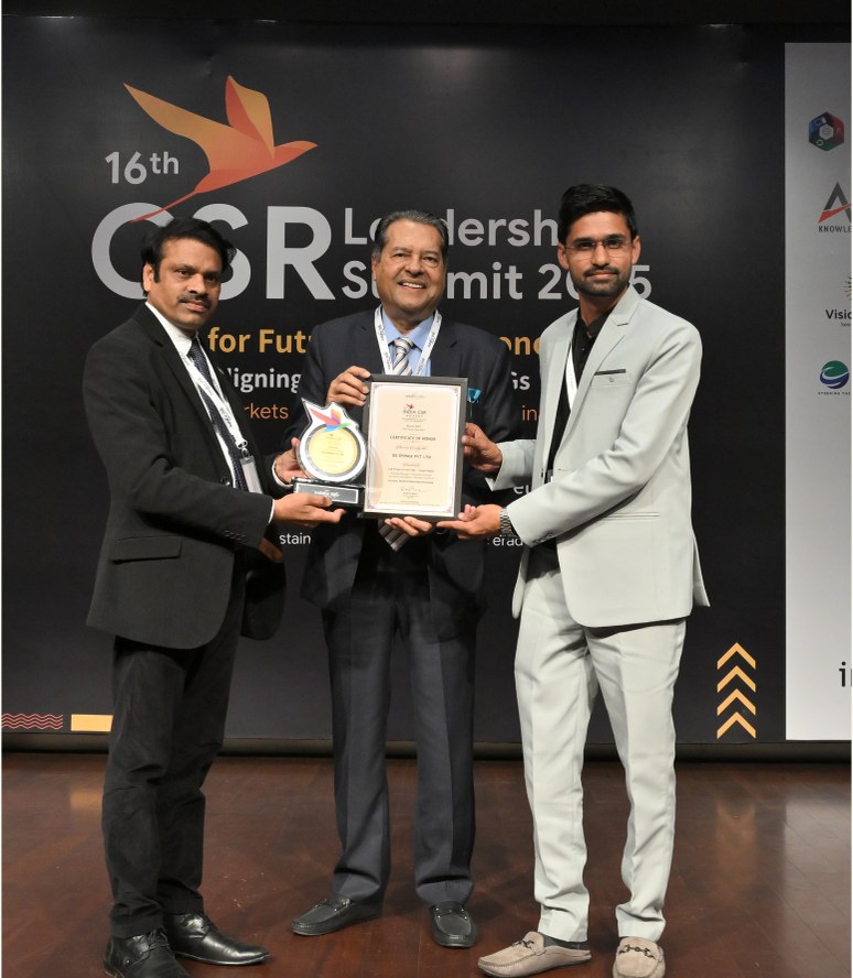 BS Sponge receiving the certificate of honour at the 16th CSR Leadership Summit